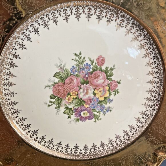 Gold Vogue China Dinner Plate 22K Gold Rim Floral Center VTG Homer Laughlin 10" - Picture 2 of 7